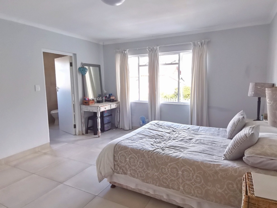 6 Bedroom Property for Sale in Onrus Western Cape